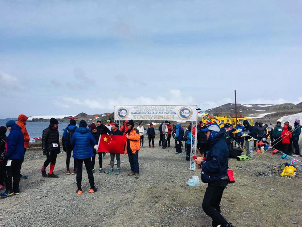 miejsce startu zawodnikow przed maratonem na antarktydzie